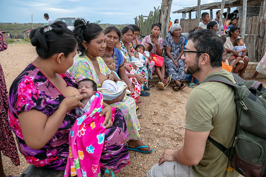 camilo prieto en la guajira ayuda a madres wayuu